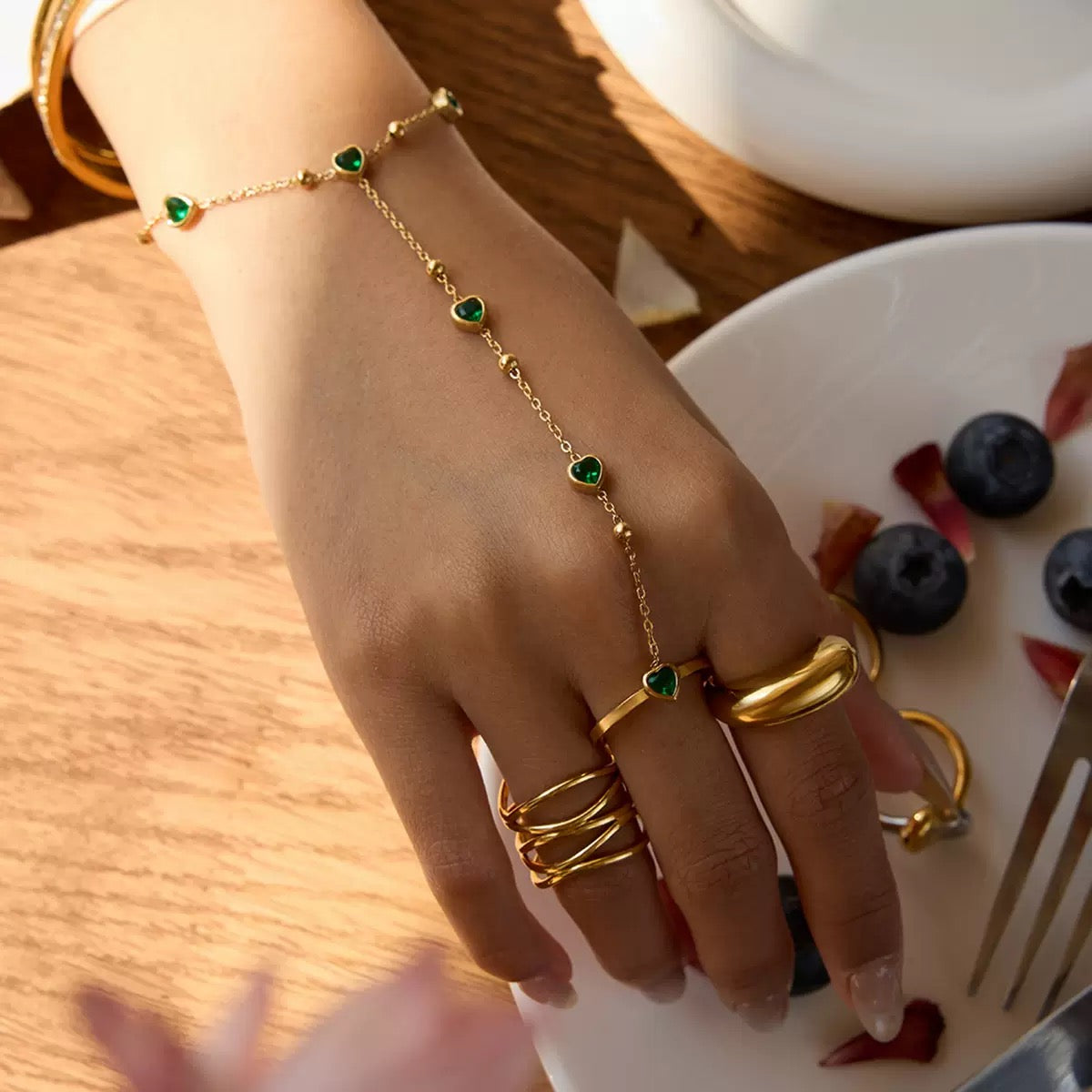 Green heart hand chain ring set