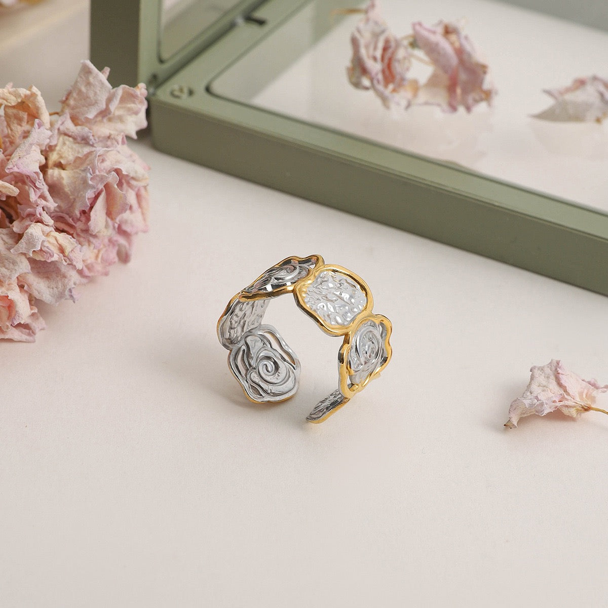 Rose garden ring