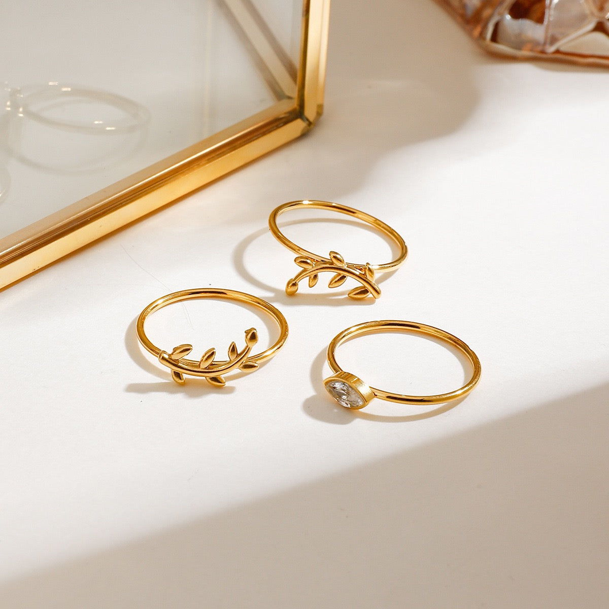 Leaf eye layer three rings set