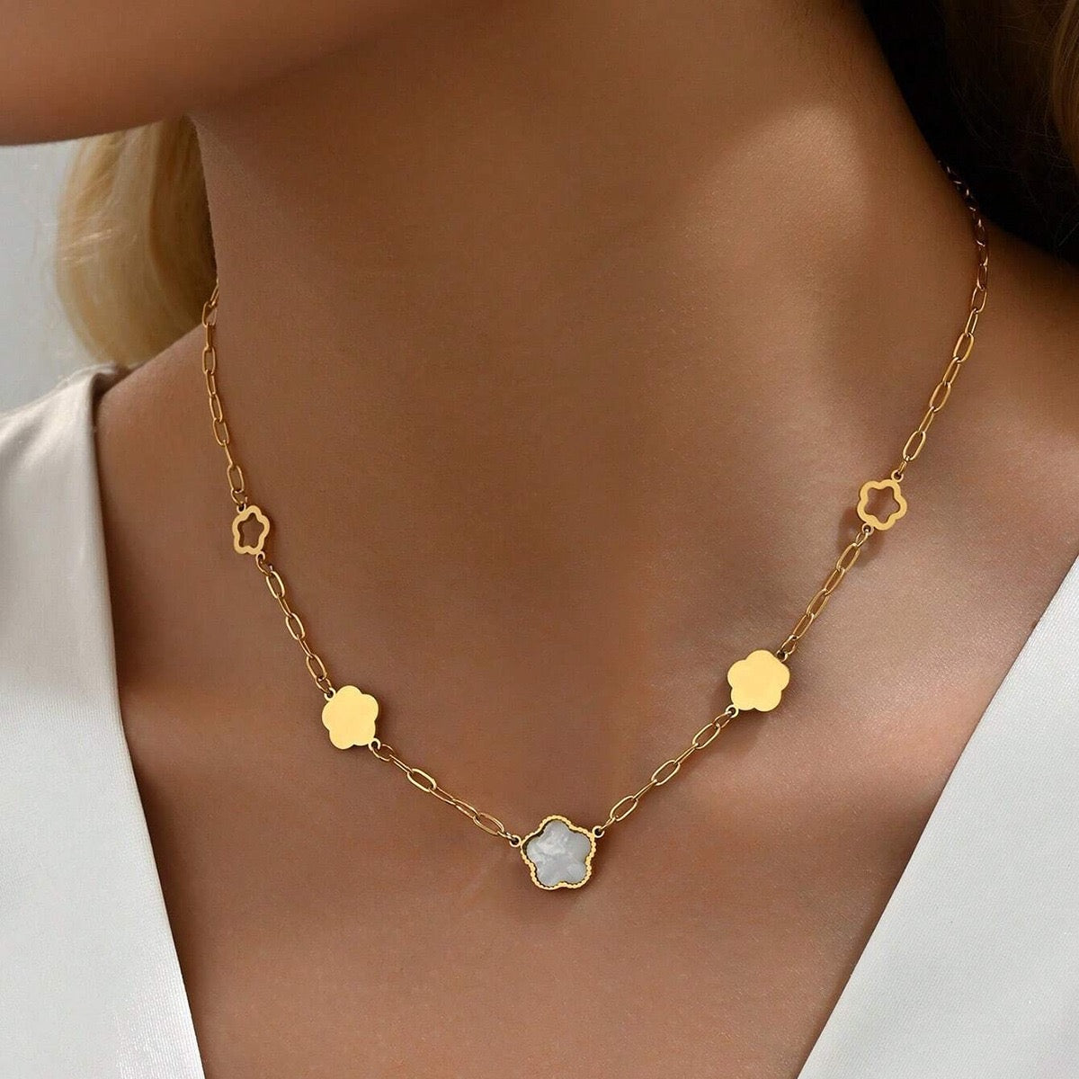 Christina Little white flower set