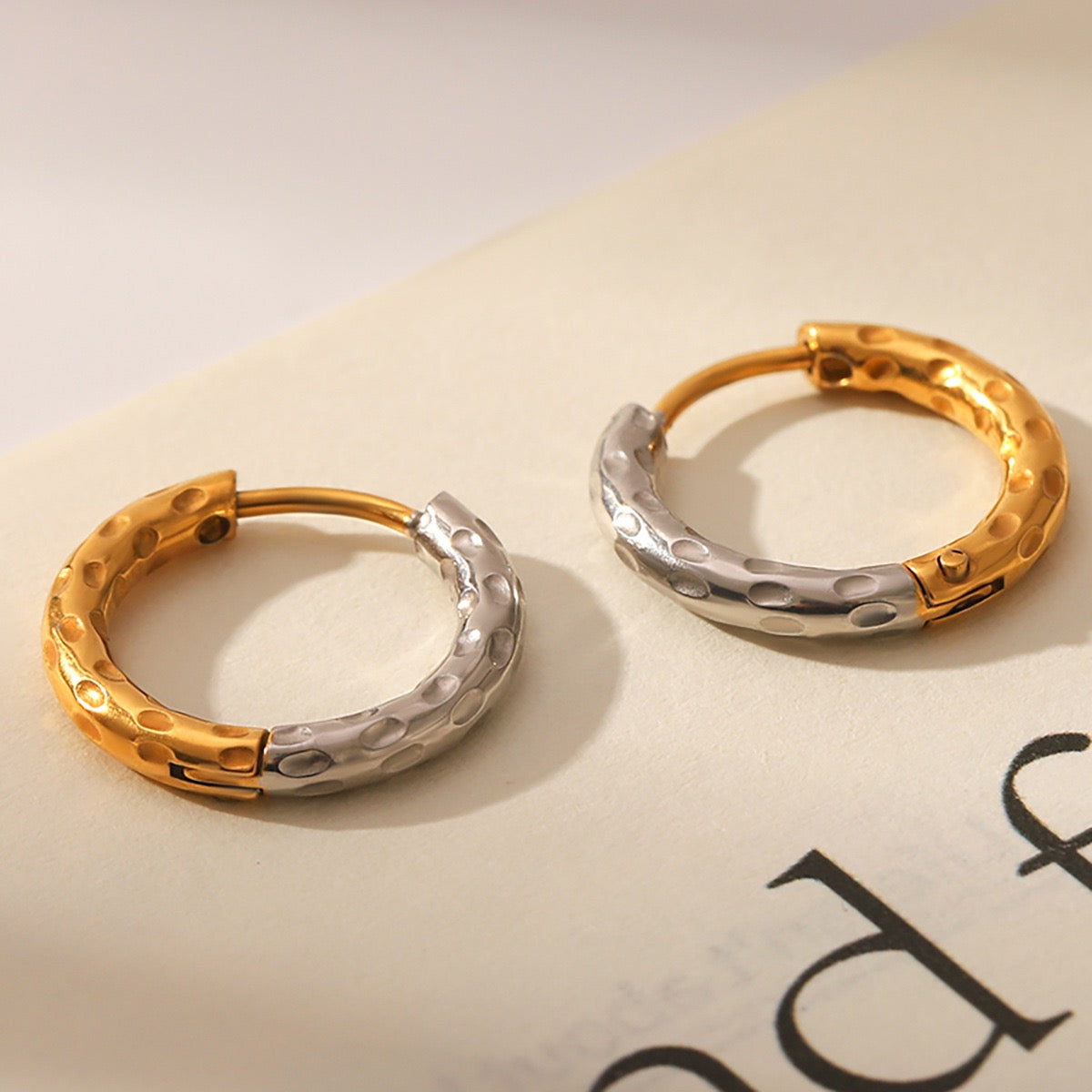 Gita Two tones lava hoops