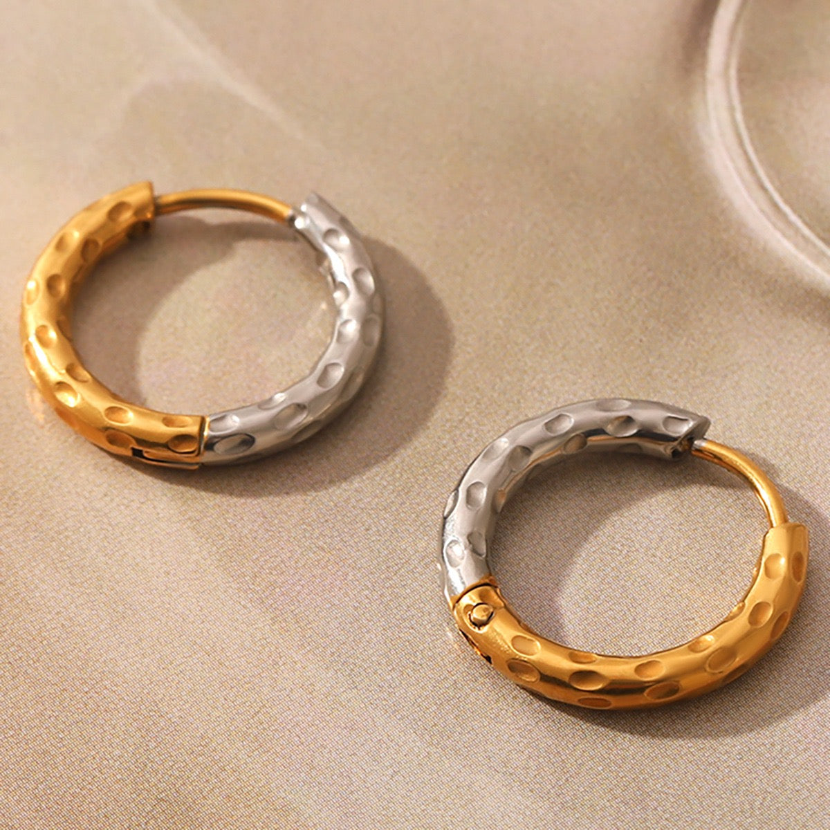 Gita Two tones lava hoops