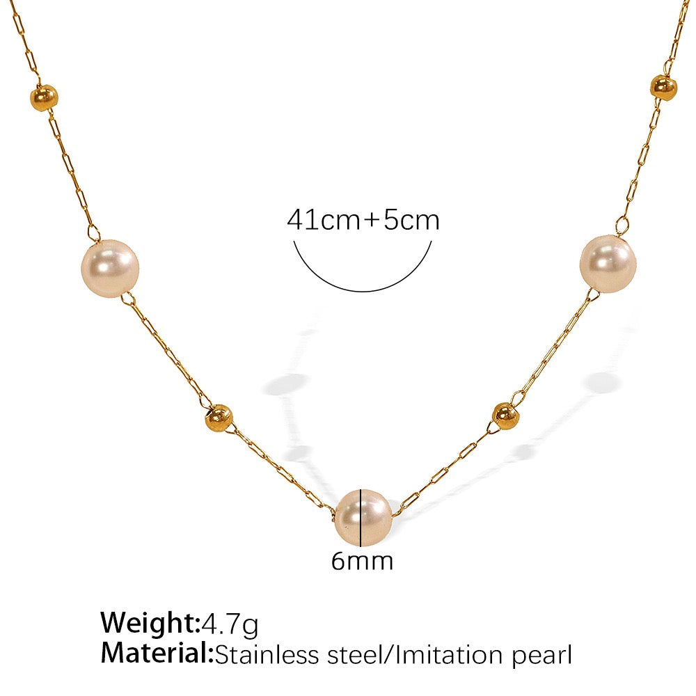 Queena beady pearly necklace