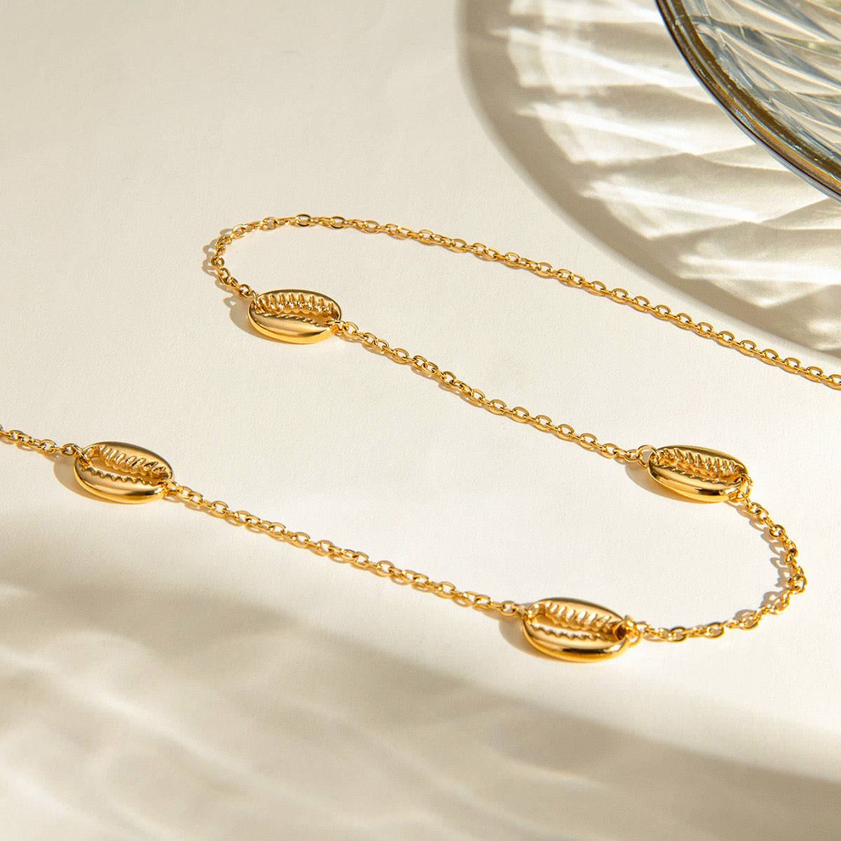 Elly Elegant ocean shell necklace