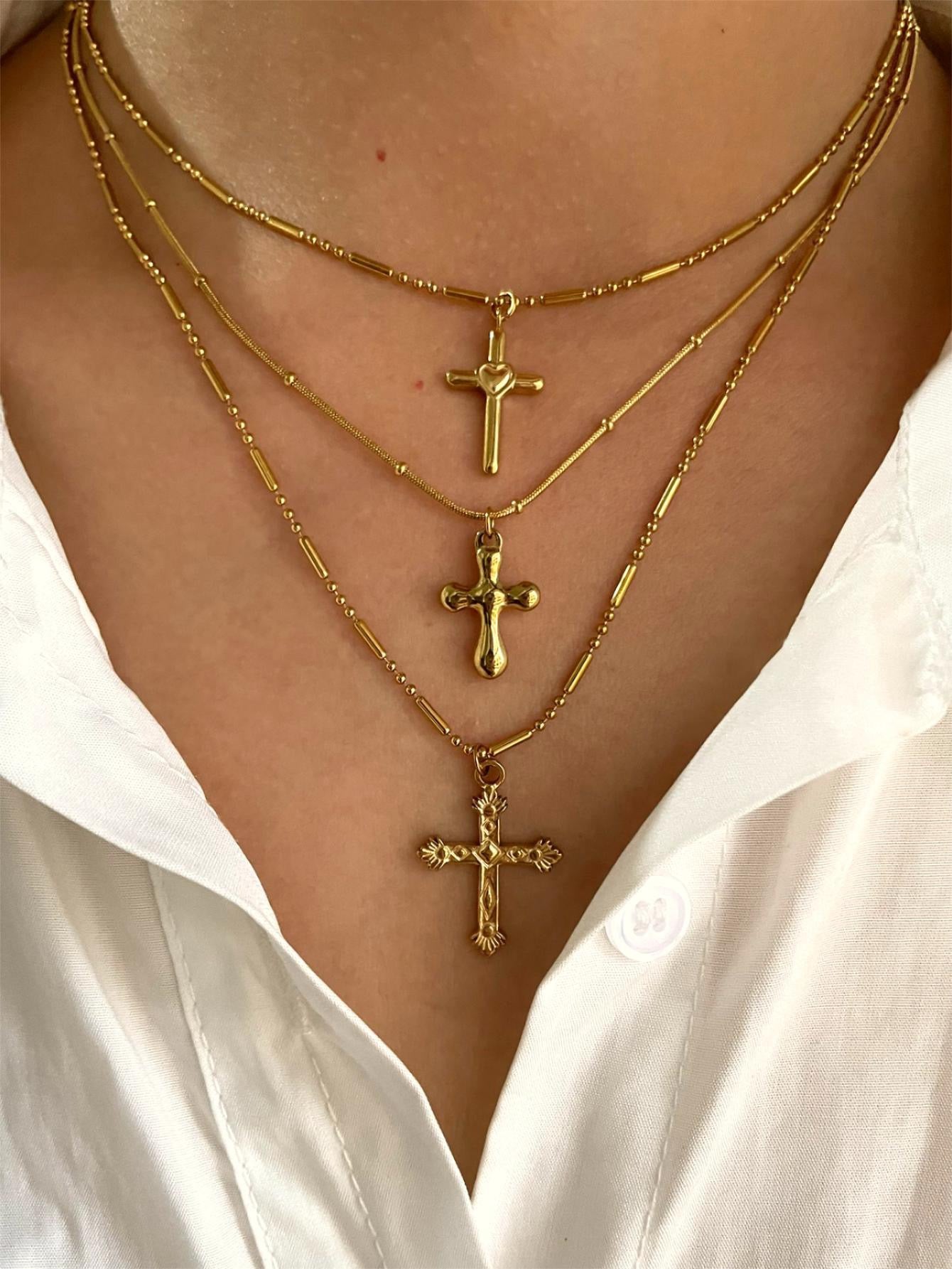 Cross pendant necklace