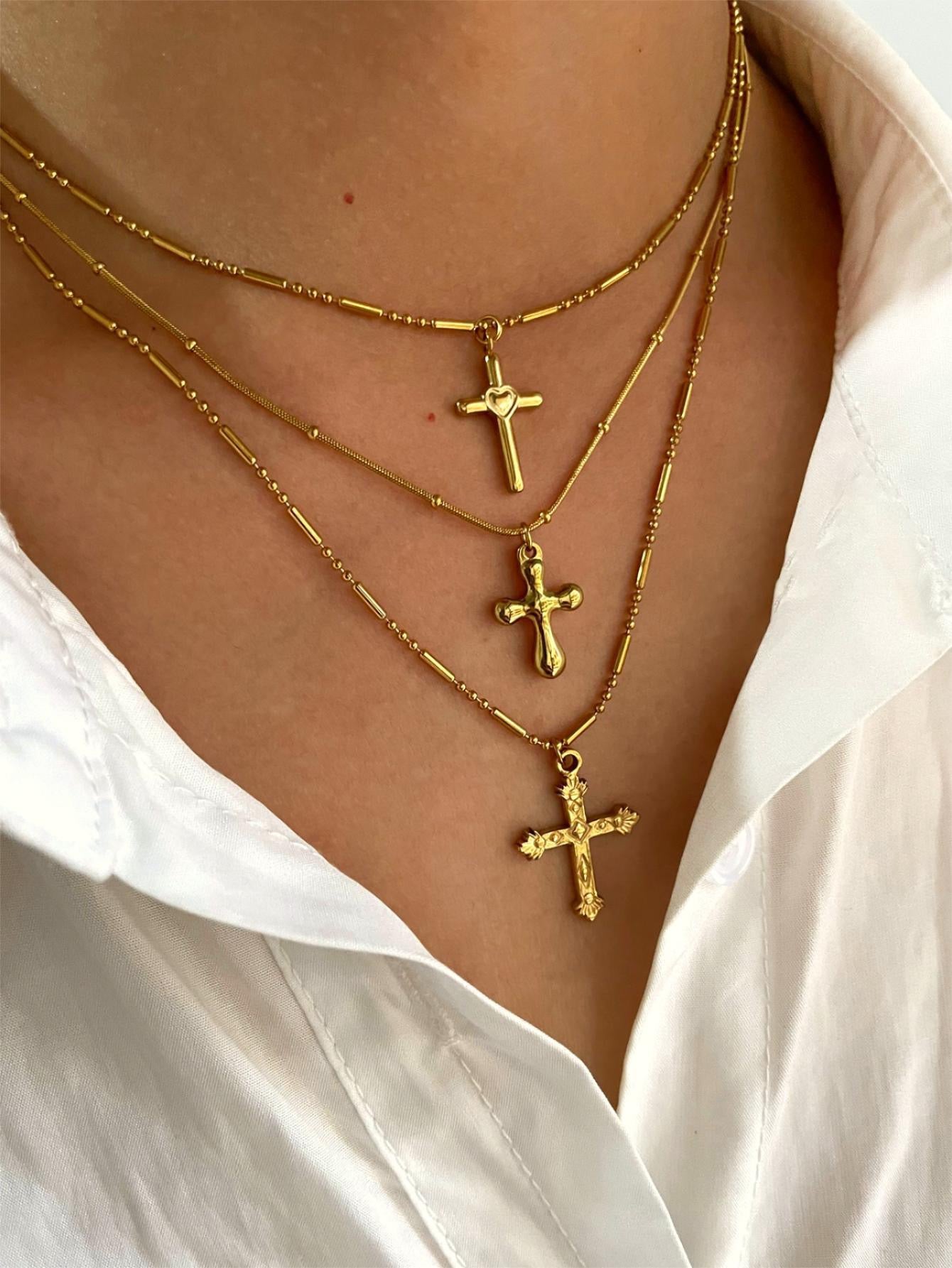 Cross pendant necklace