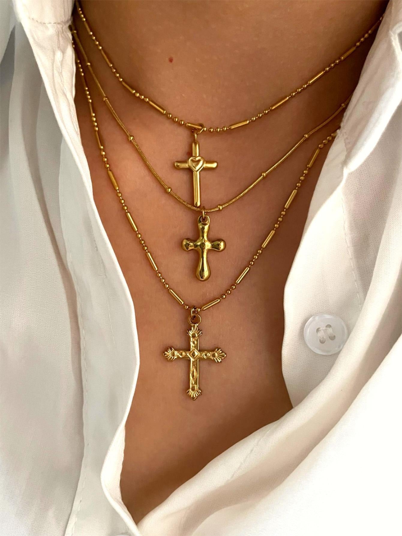 Cross pendant necklace