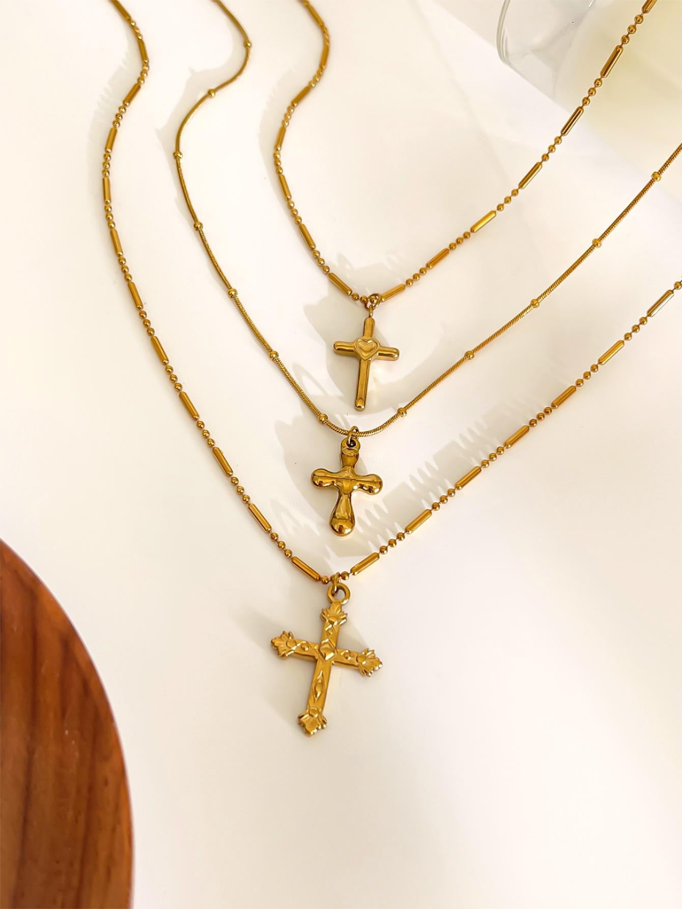 Cross pendant necklace
