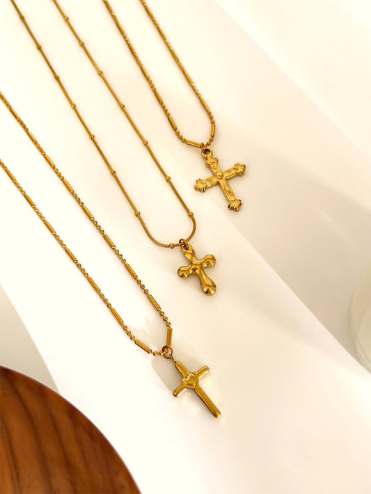 Cross pendant necklace