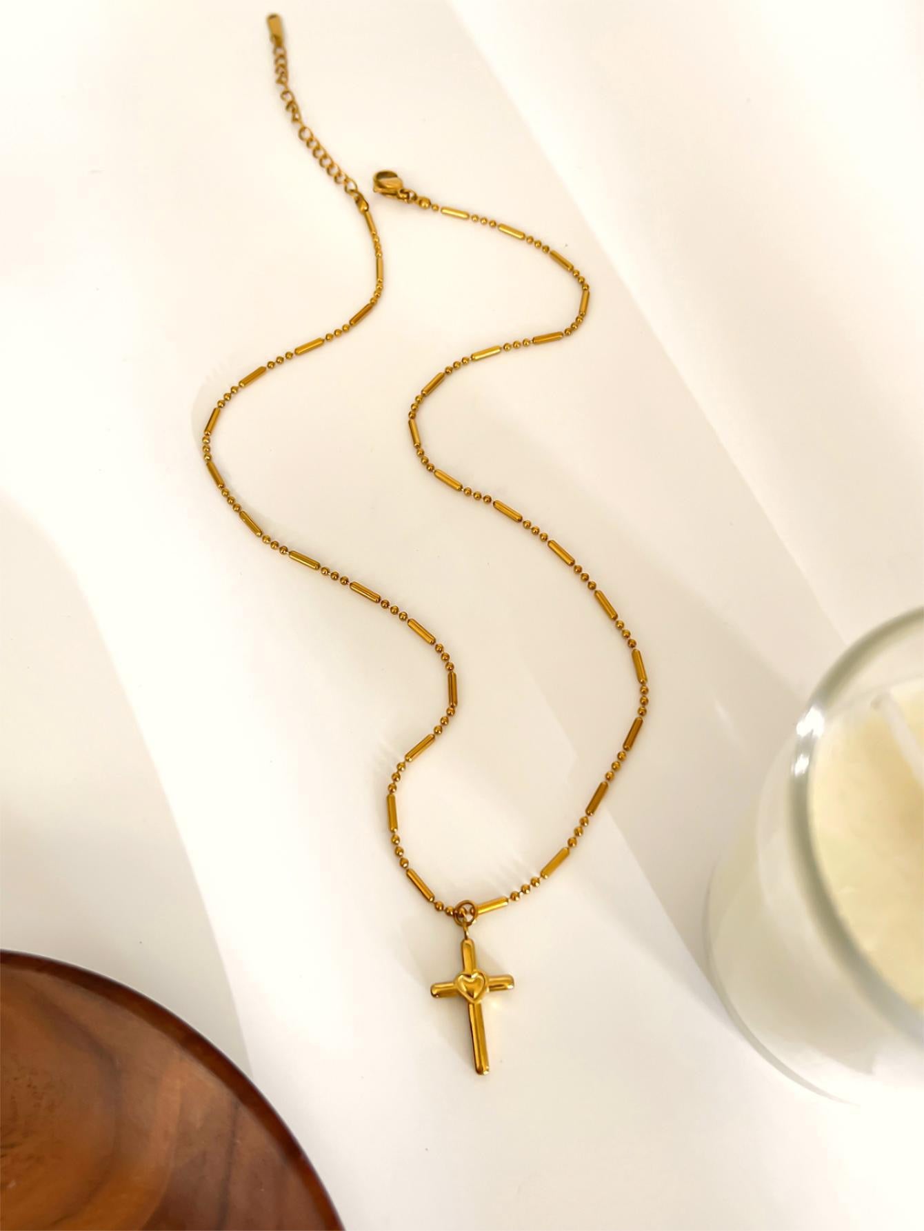 Cross pendant necklace