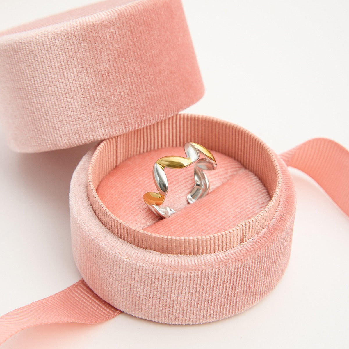 Two tones wave rings