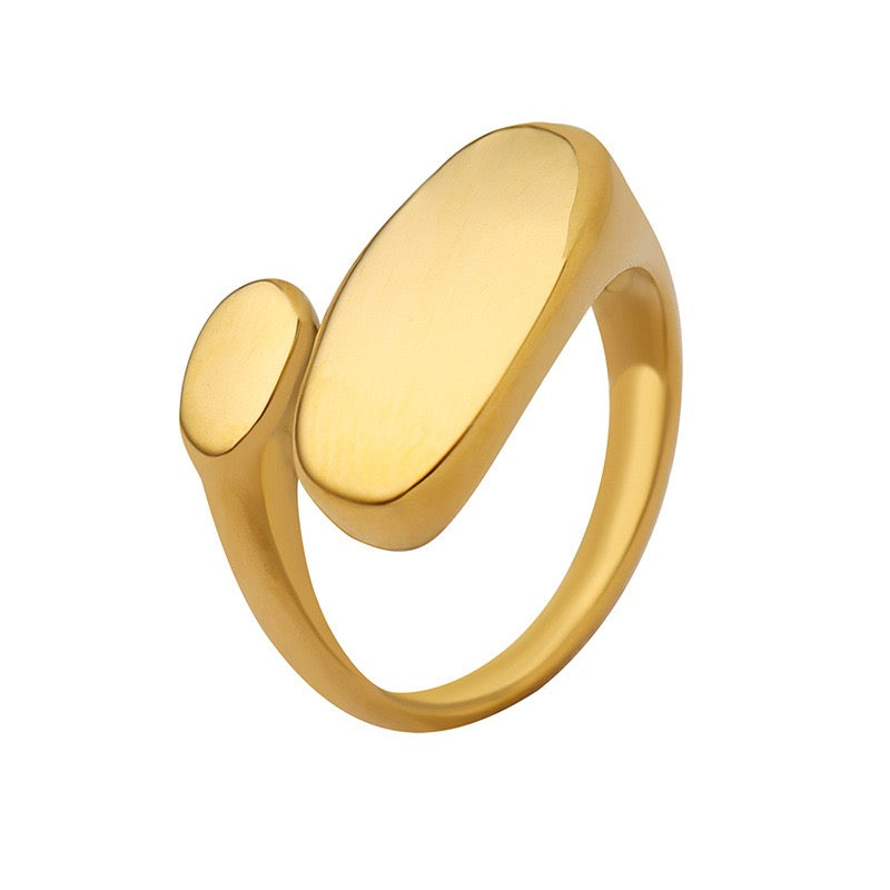 Waaga flat lay ring