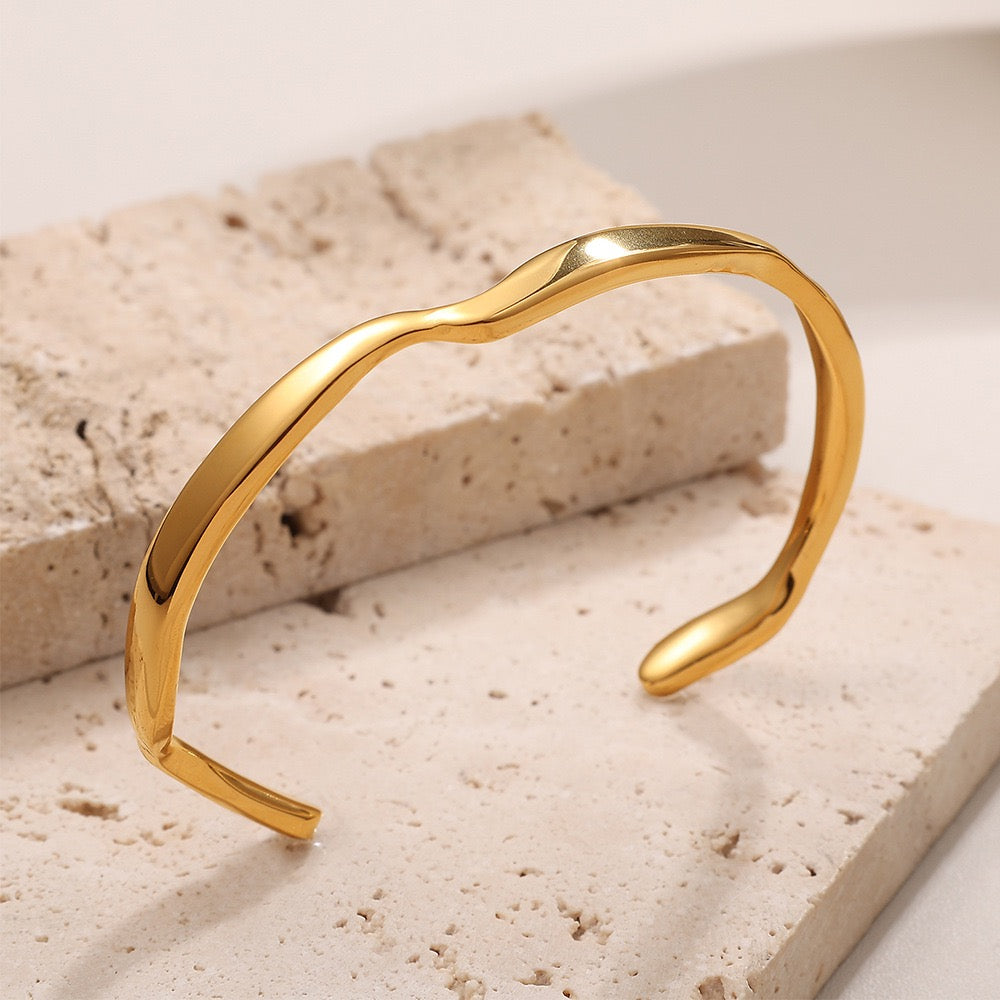 Wave bangle