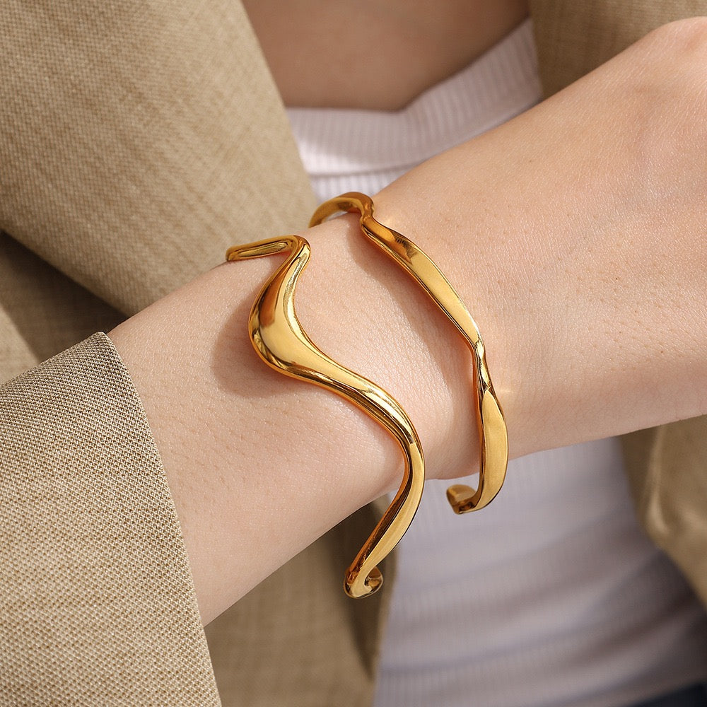 Wave bangle