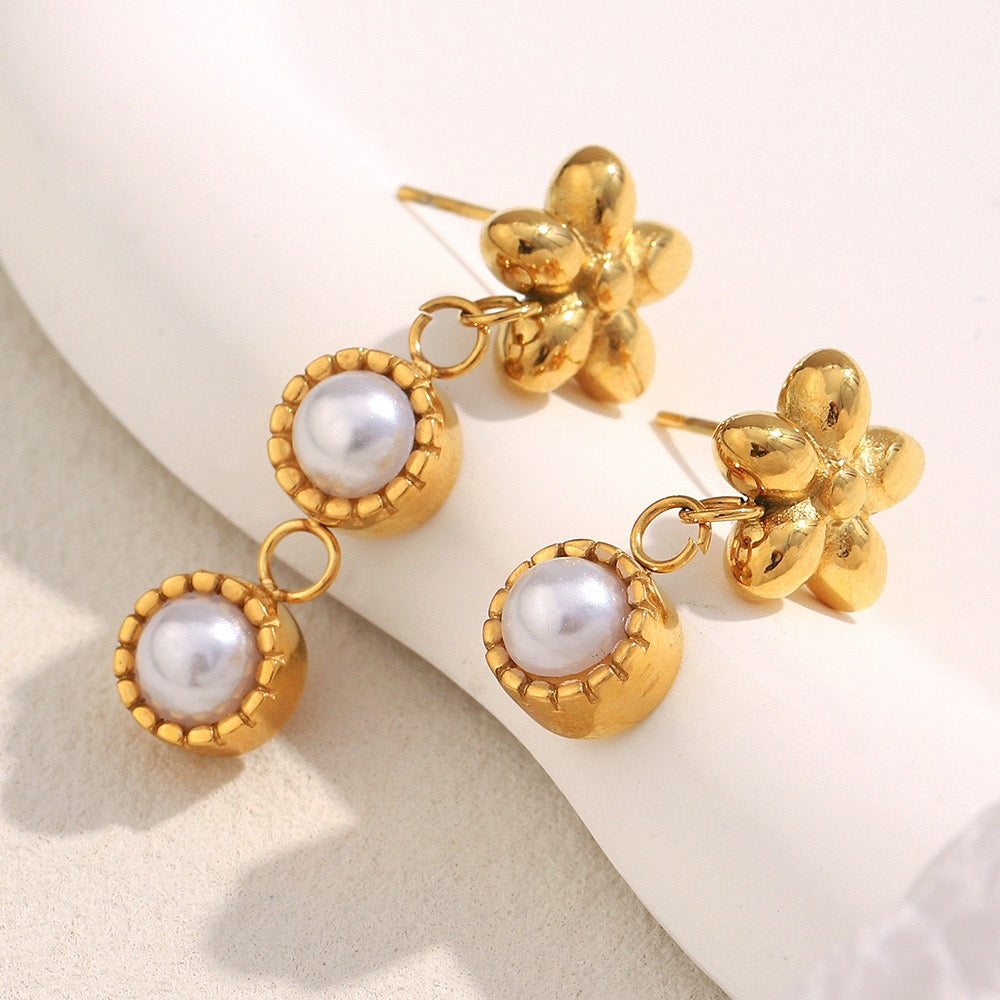 Elly flower earrings