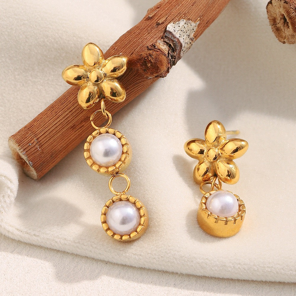 Elly flower earrings