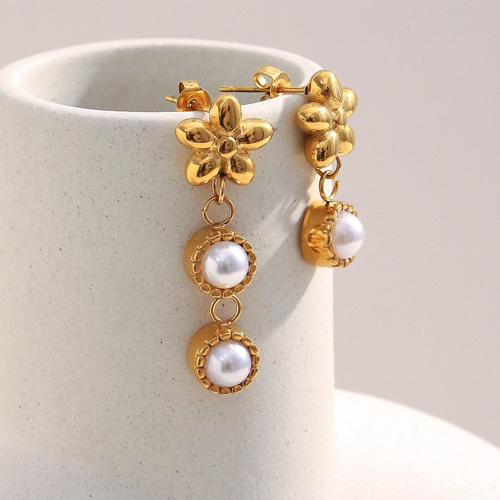 Elly flower earrings