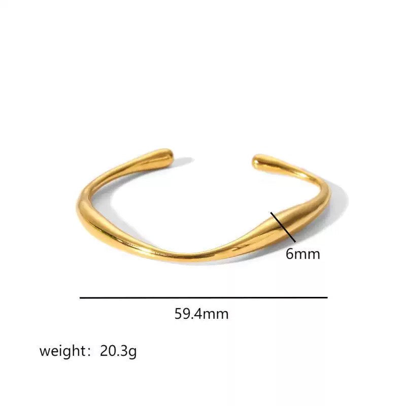Mobius band bangle