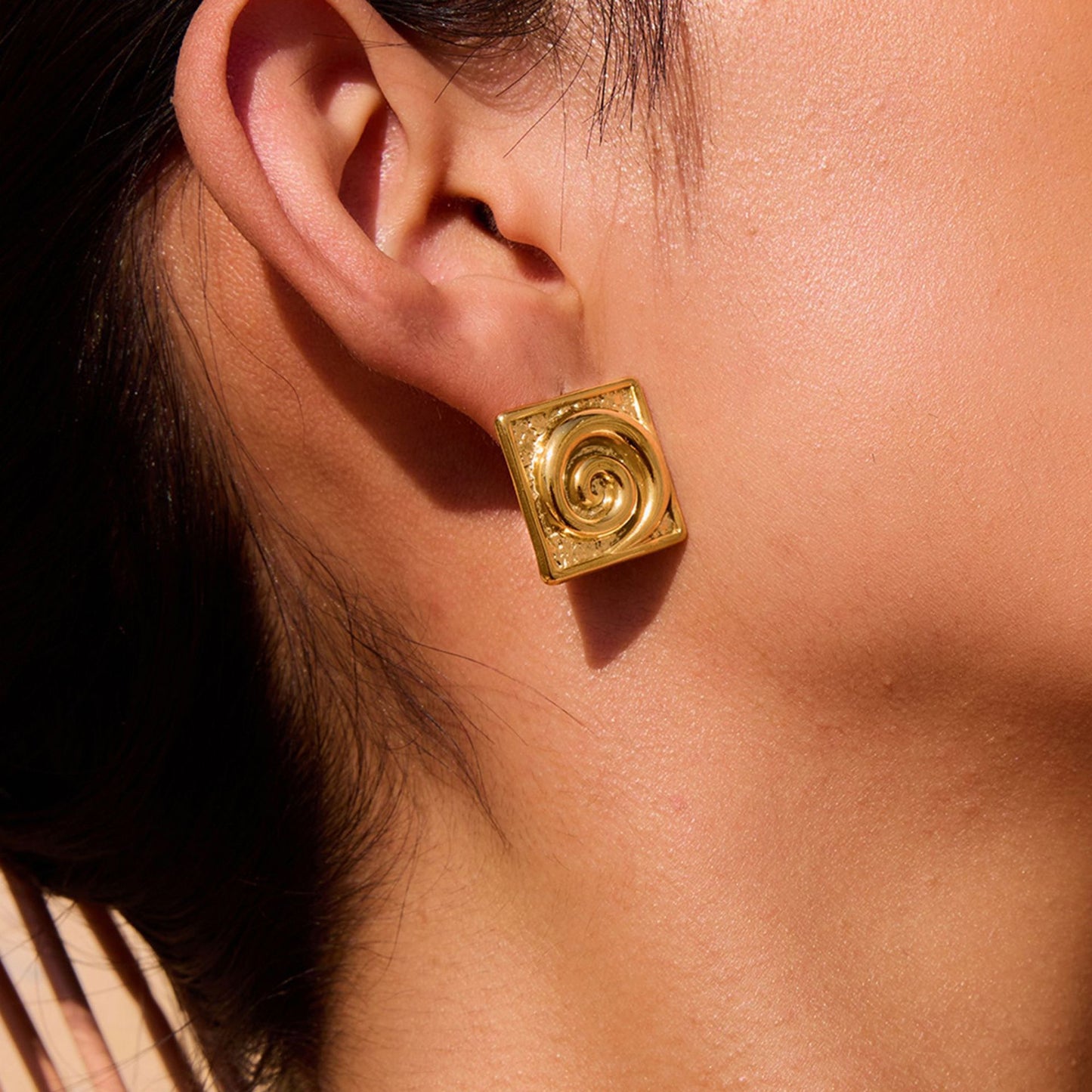 Swirl metallic earrings