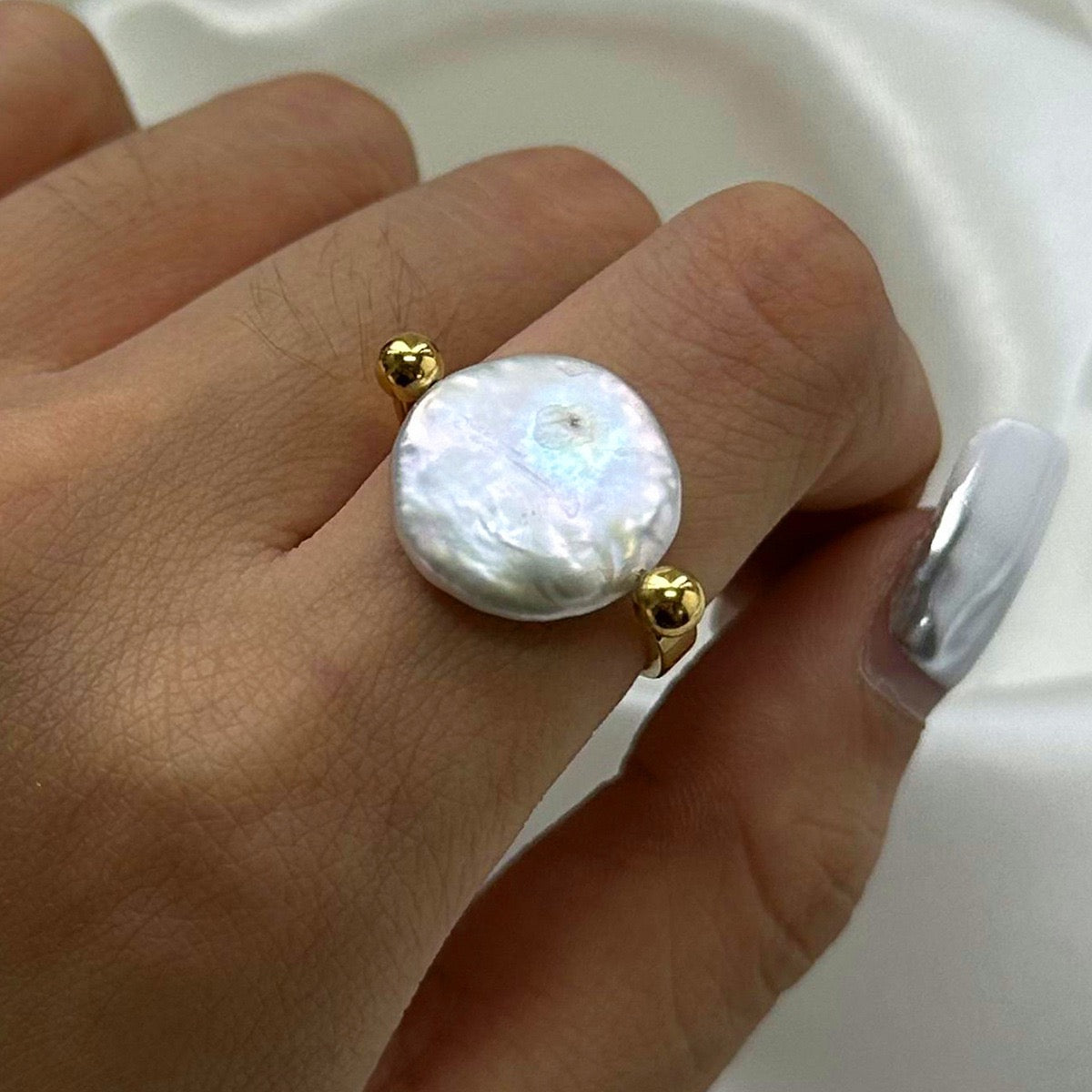 Flip pearl ring