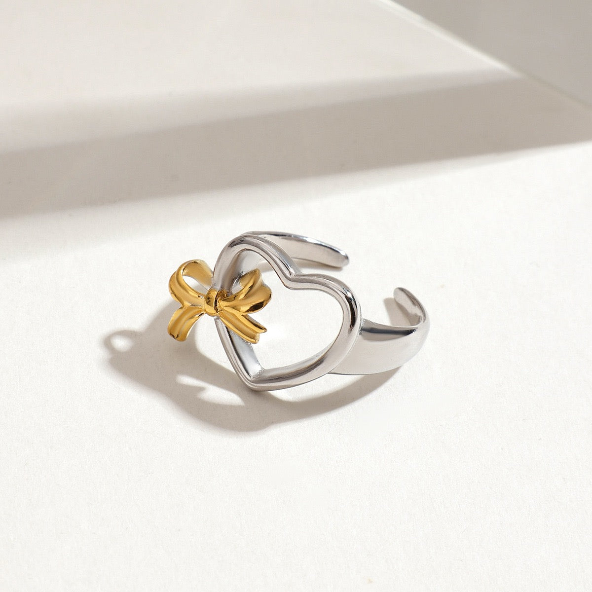 Bow heart ring