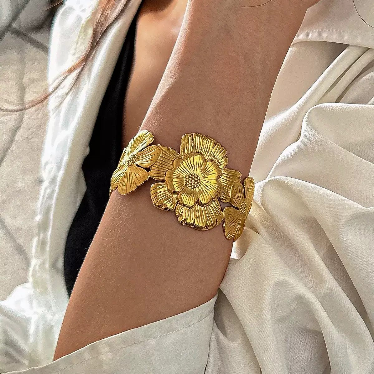 Angelina Summer flower bangle
