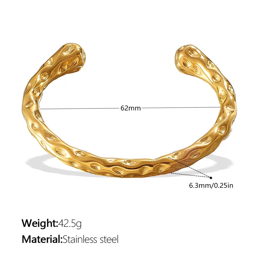 Coogee Gold melting bangle