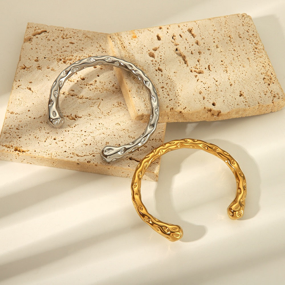 Coogee Gold melting bangle