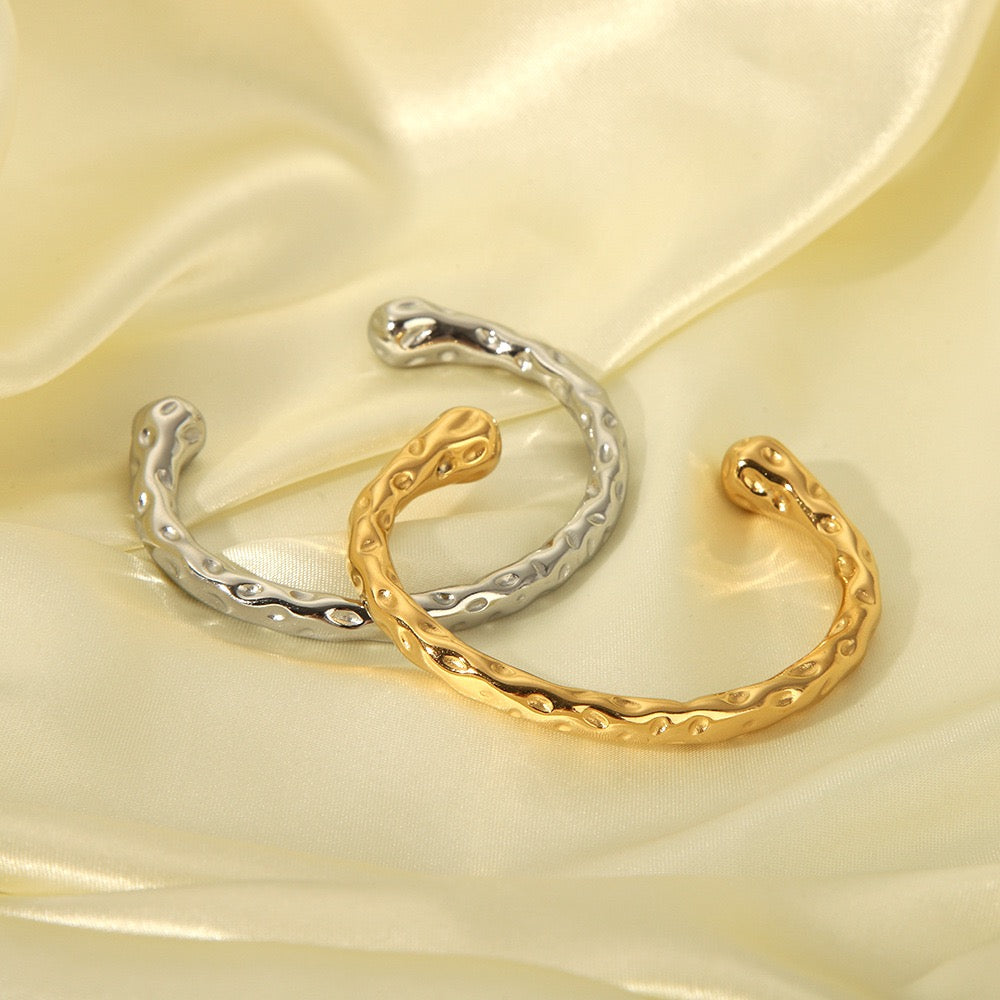 Coogee Gold melting bangle