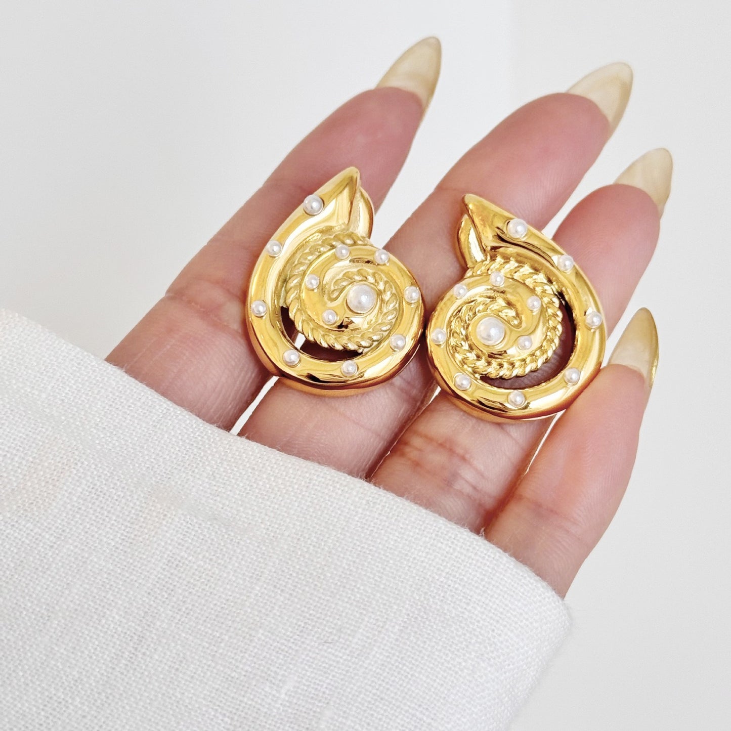 Bella swirl earrings