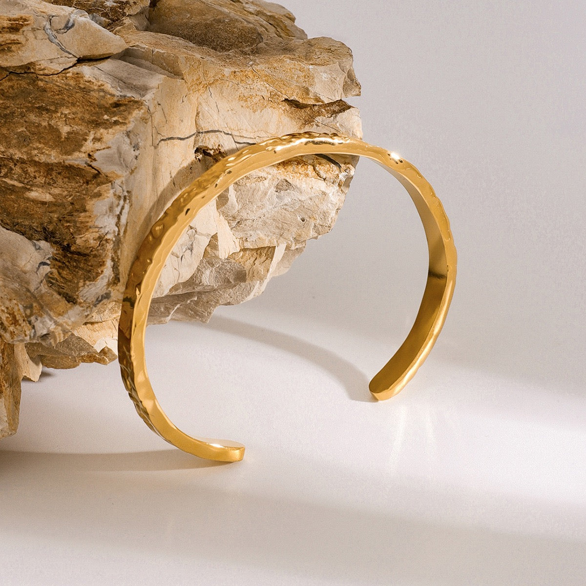 Hammer open bangle
