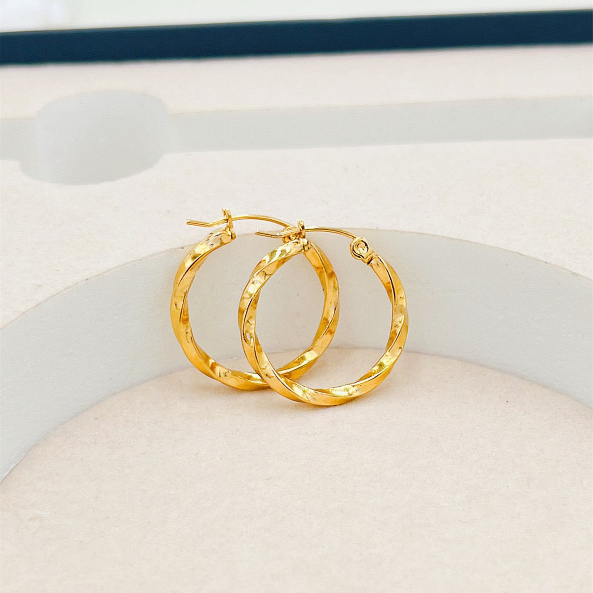 Brad twisted hoops earrings