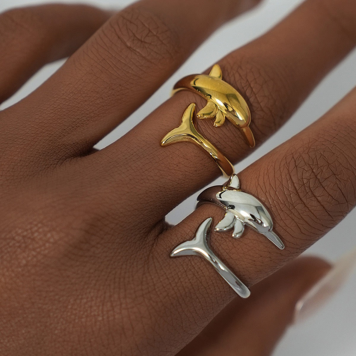 Dolphin rings