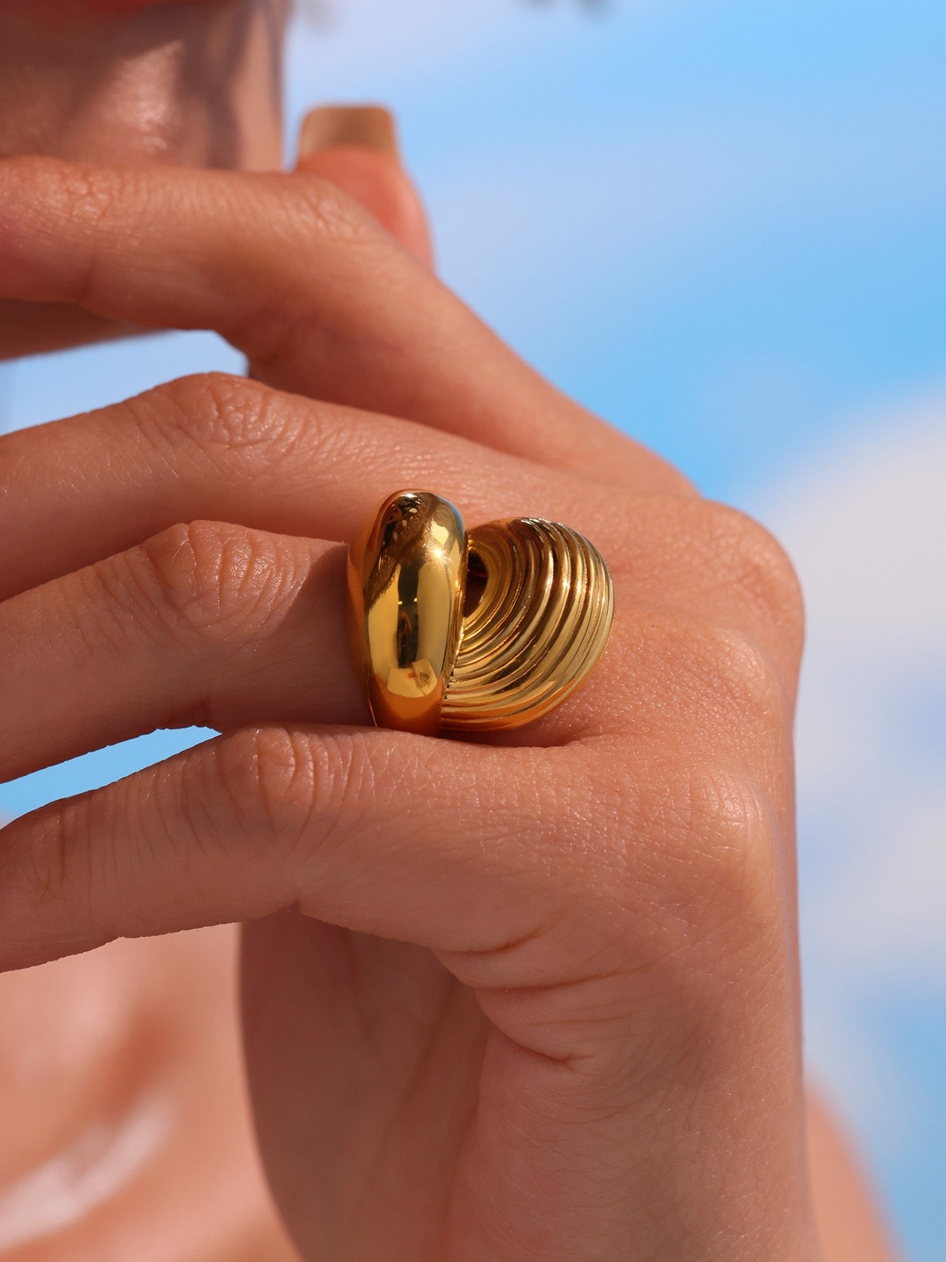 Sexy lips statement rings