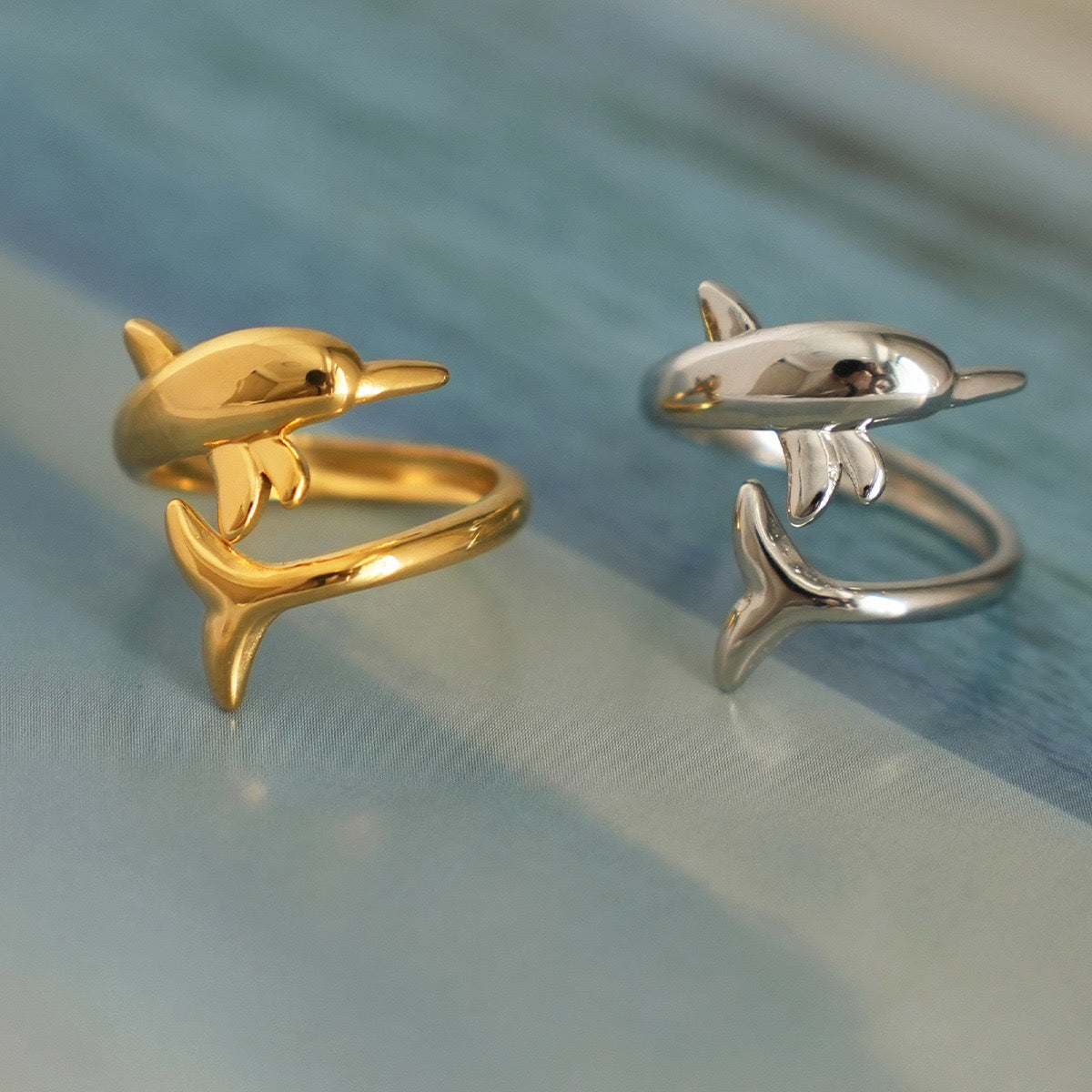 Dolphin rings