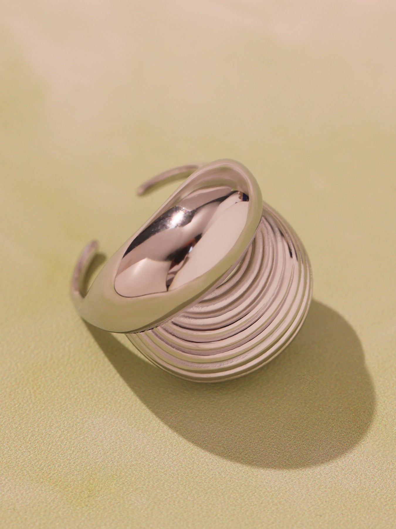 Sexy lips statement rings