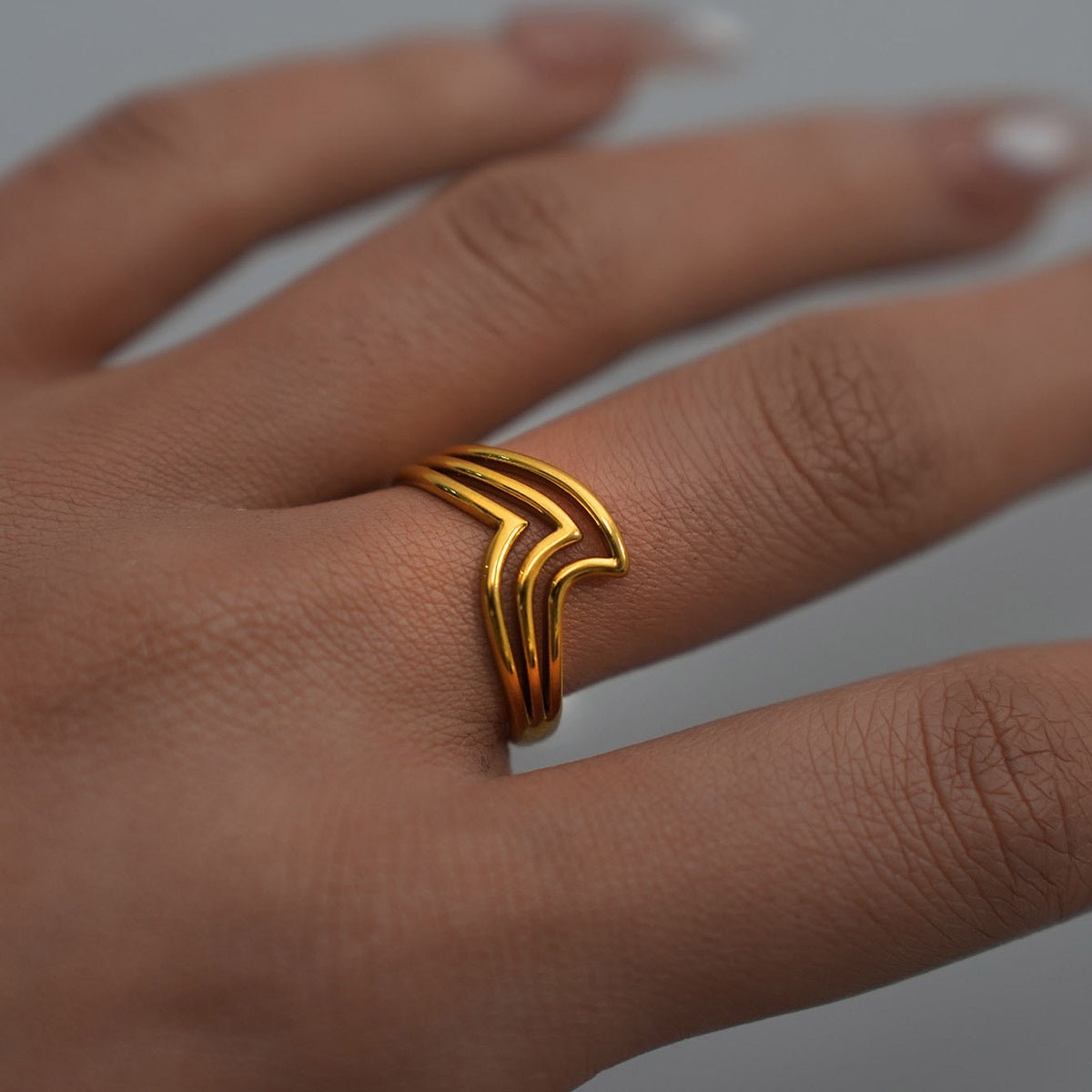 Surfing wave ring