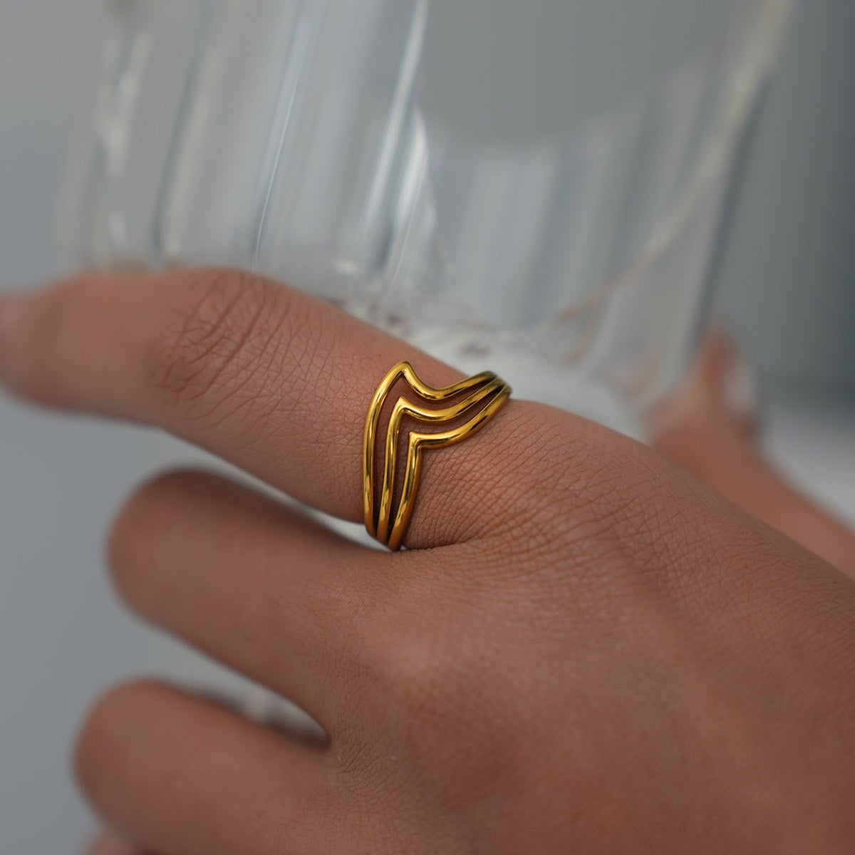 Surfing wave ring