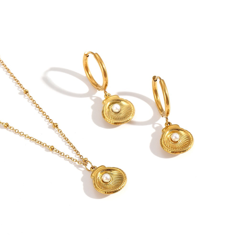 Heart of the shell earrings