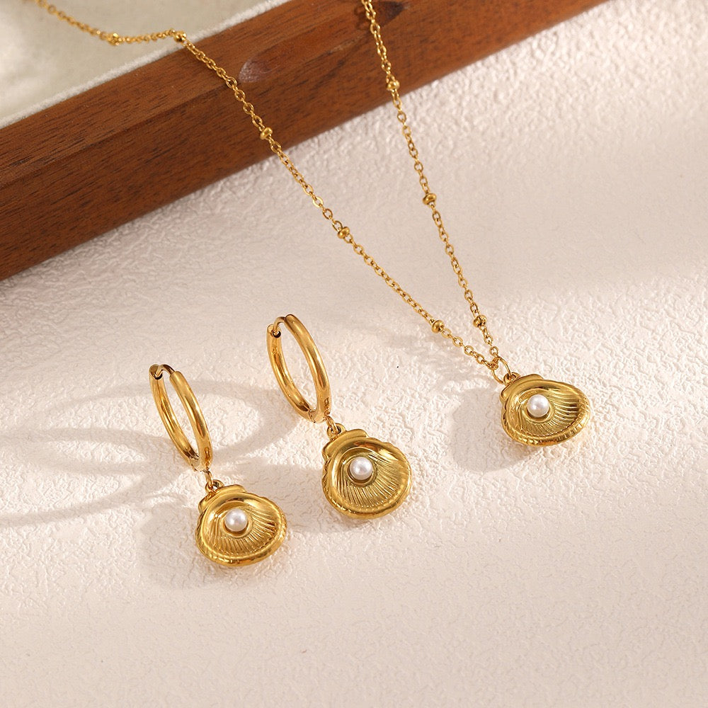 Heart of the shell earrings