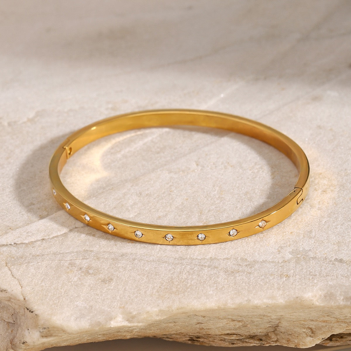 Zircon slim bangle