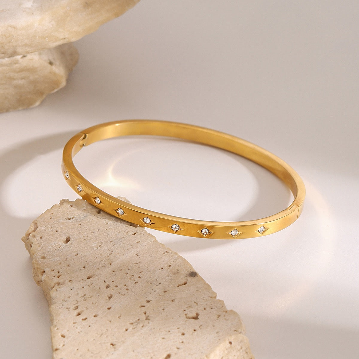 Zircon slim bangle
