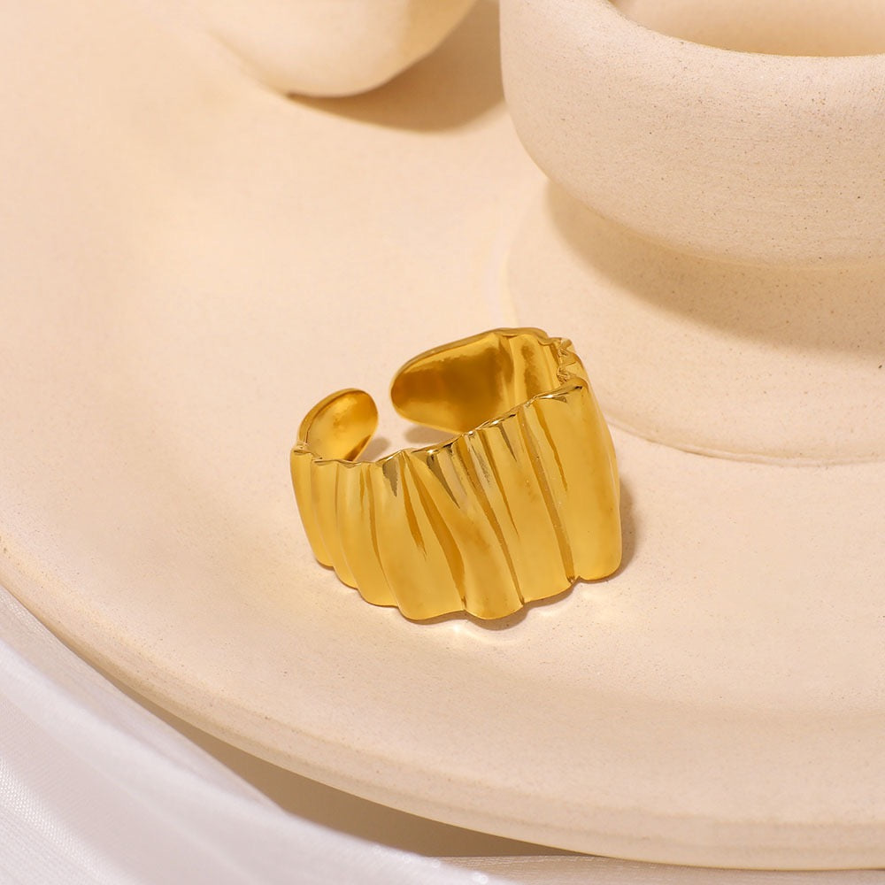 Golden wrinkle ring