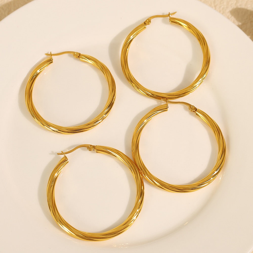 Buton twilly hoops earrings