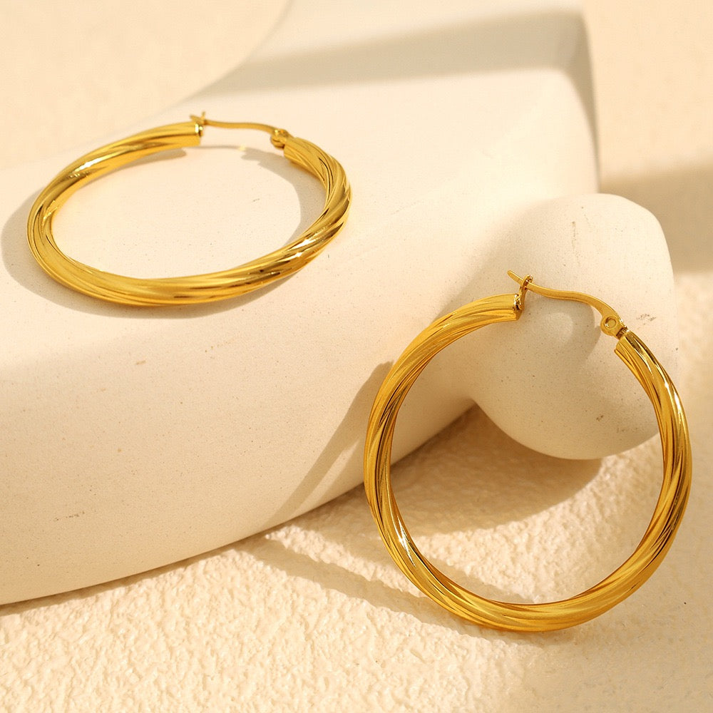 Buton twilly hoops earrings