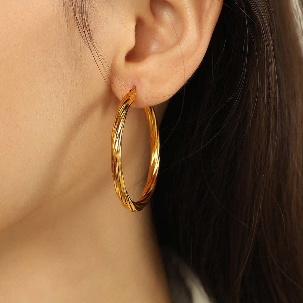 Buton twilly hoops earrings