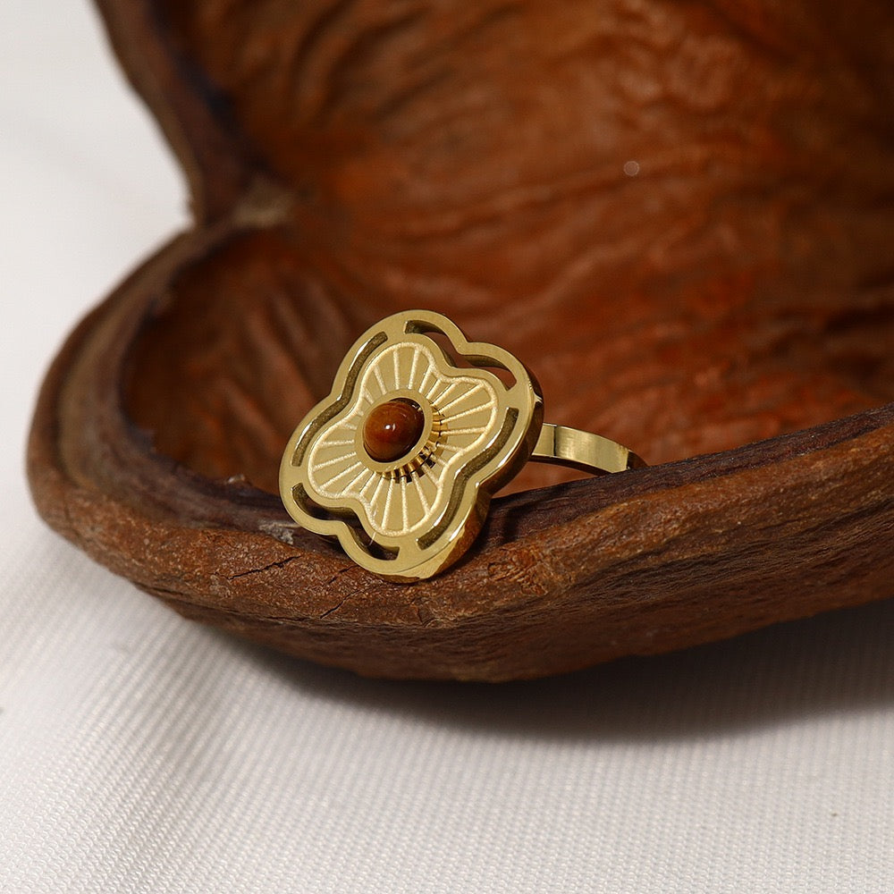 Clover flower ring