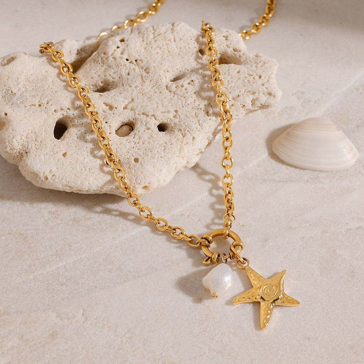 Swirl star necklace