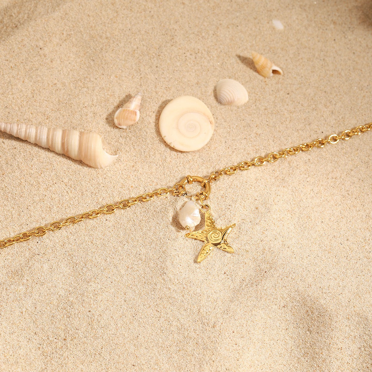 Swirl star necklace