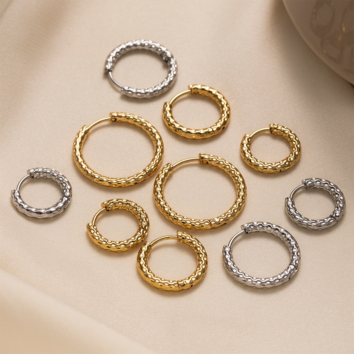 Heidi 2mm classic pattern hoops earrings